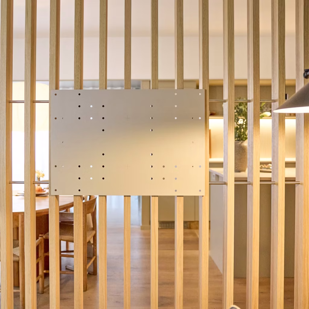 Image 1 de 8 dans la galerie EMBRACE | Nell TV-Mount